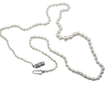 Charger l&#39;image dans la galerie, BIRKS Canada Graduated Cultured Pearl Diamond Necklace
