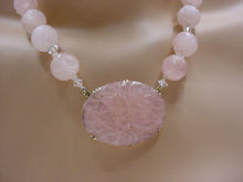 画像をギャラリービューアに読み込む, Rare Walter Lampl 14K Carved Rose Quartz Pendant Necklace
