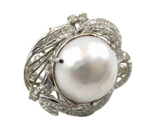 Load image into Gallery viewer, Elegant Vintage Diamond Mabe Pearl Halo 14k Gold Statement Cocktail Ring
