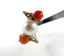 Charger l&#39;image dans la galerie, Antique Romantic Toi et Moi Coral Pearl 14k Yellow Gold Engagement Ring
